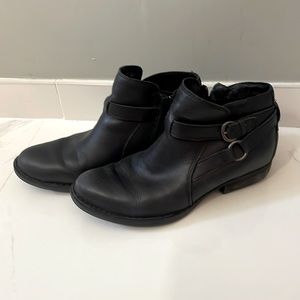 Barely worn size 7 Born side zip leather booties